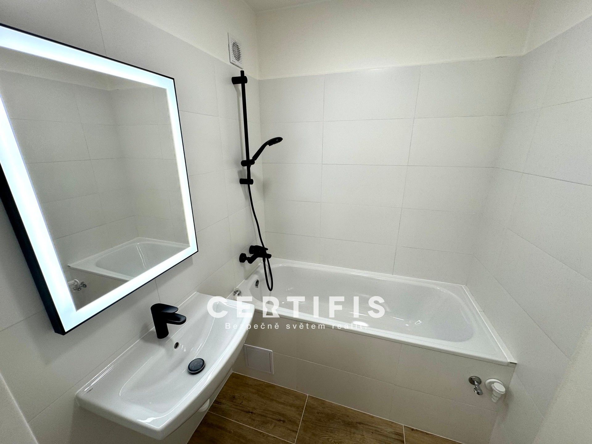 Prodej byt 2+1 - Masarykova třída, Orlová, 52 m²