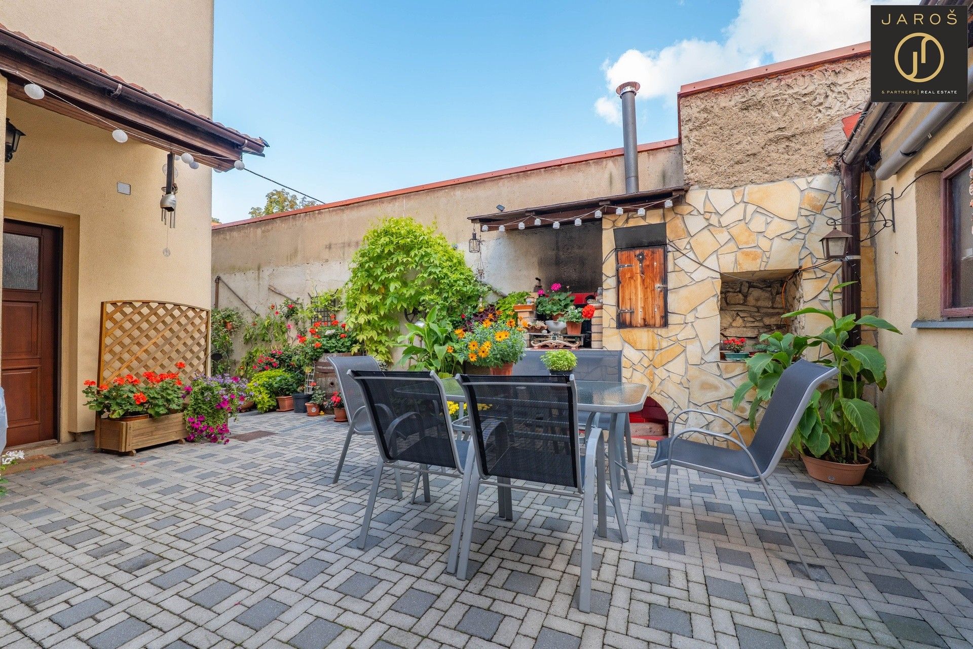 Rodinné domy, Hostouň, 216 m² - 1
