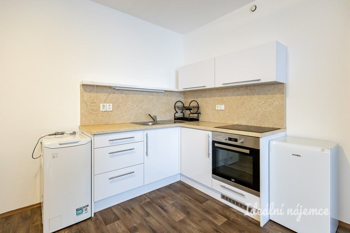 Pronájem byt 2+kk - Koněvova, Praha, 44 m² - 5