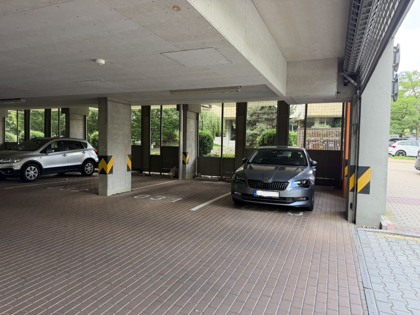 Garáže, Makedonská, Praha - Střížkov, 13 m² - 2