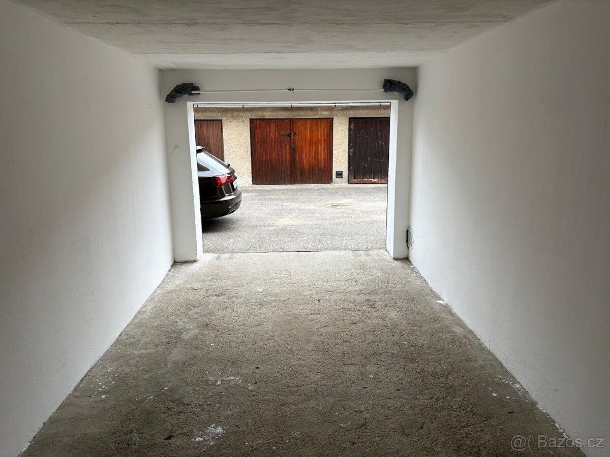 Garáže, Benešov u Prahy, 256 01 - 2