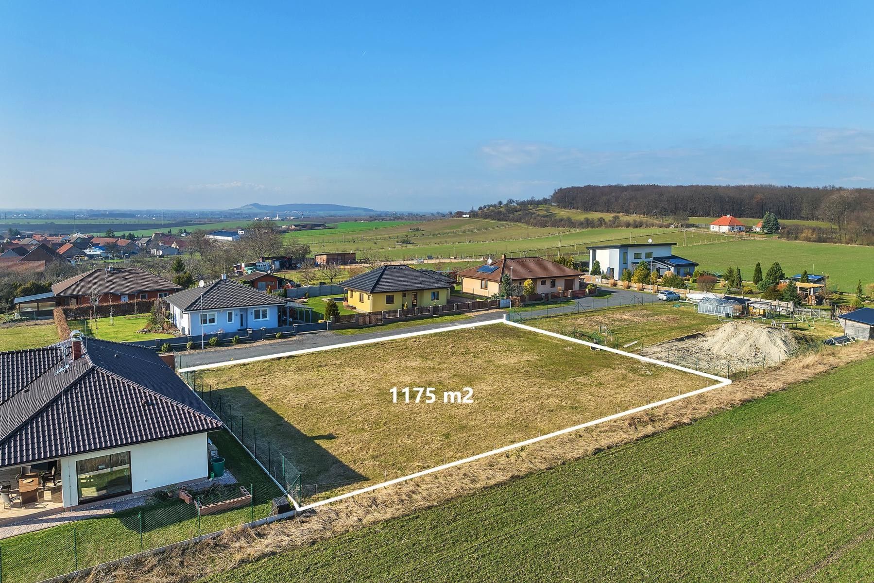 Prodej pozemek pro bydlení - Polní Chrčice, 1 175 m²