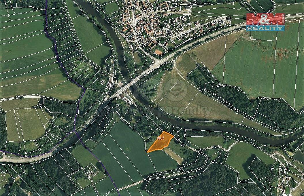 Louka, 4 696 m²