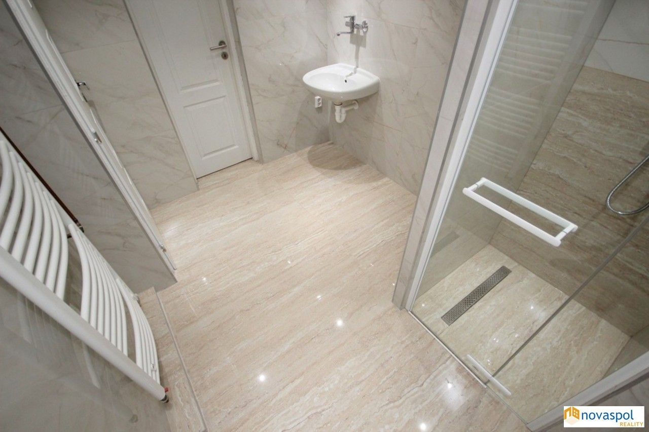 Pronájem byt 2+1 - Krhanická, Praha, 70 m²