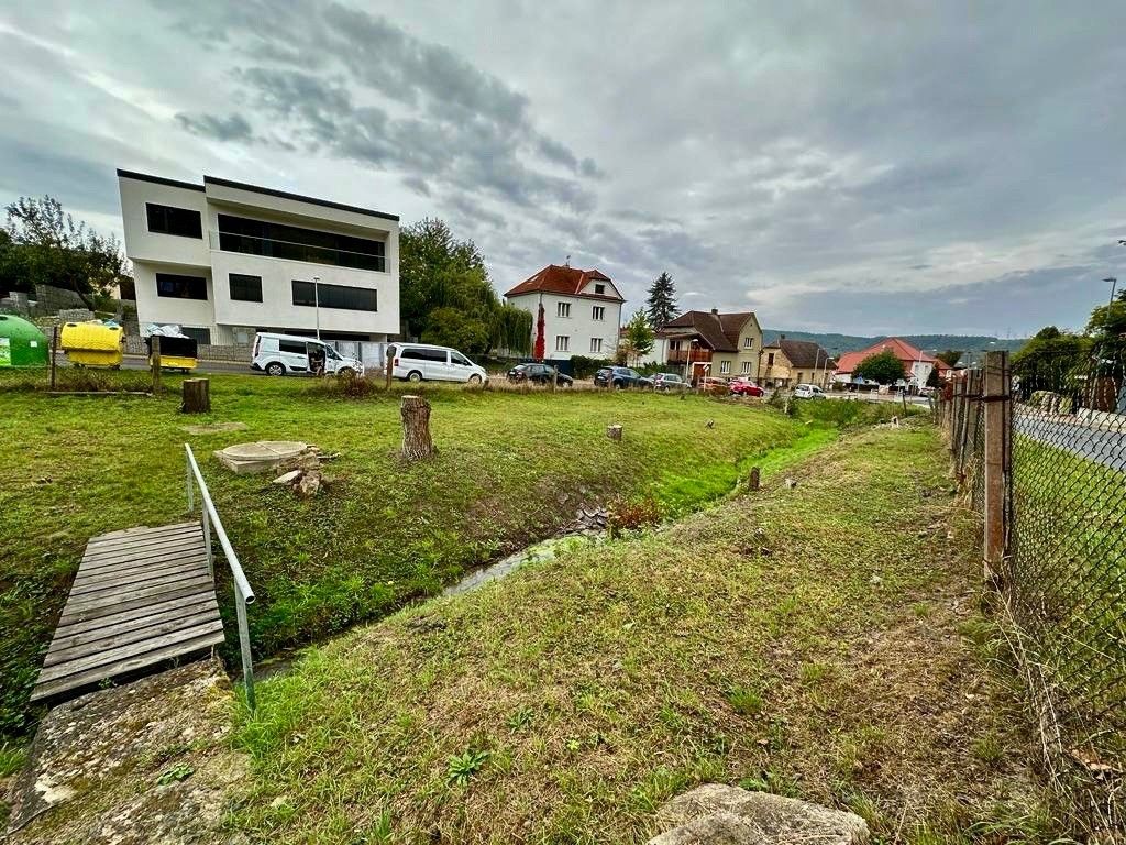 Prodej pozemek pro bydlení - Praha, 150 00, 736 m²