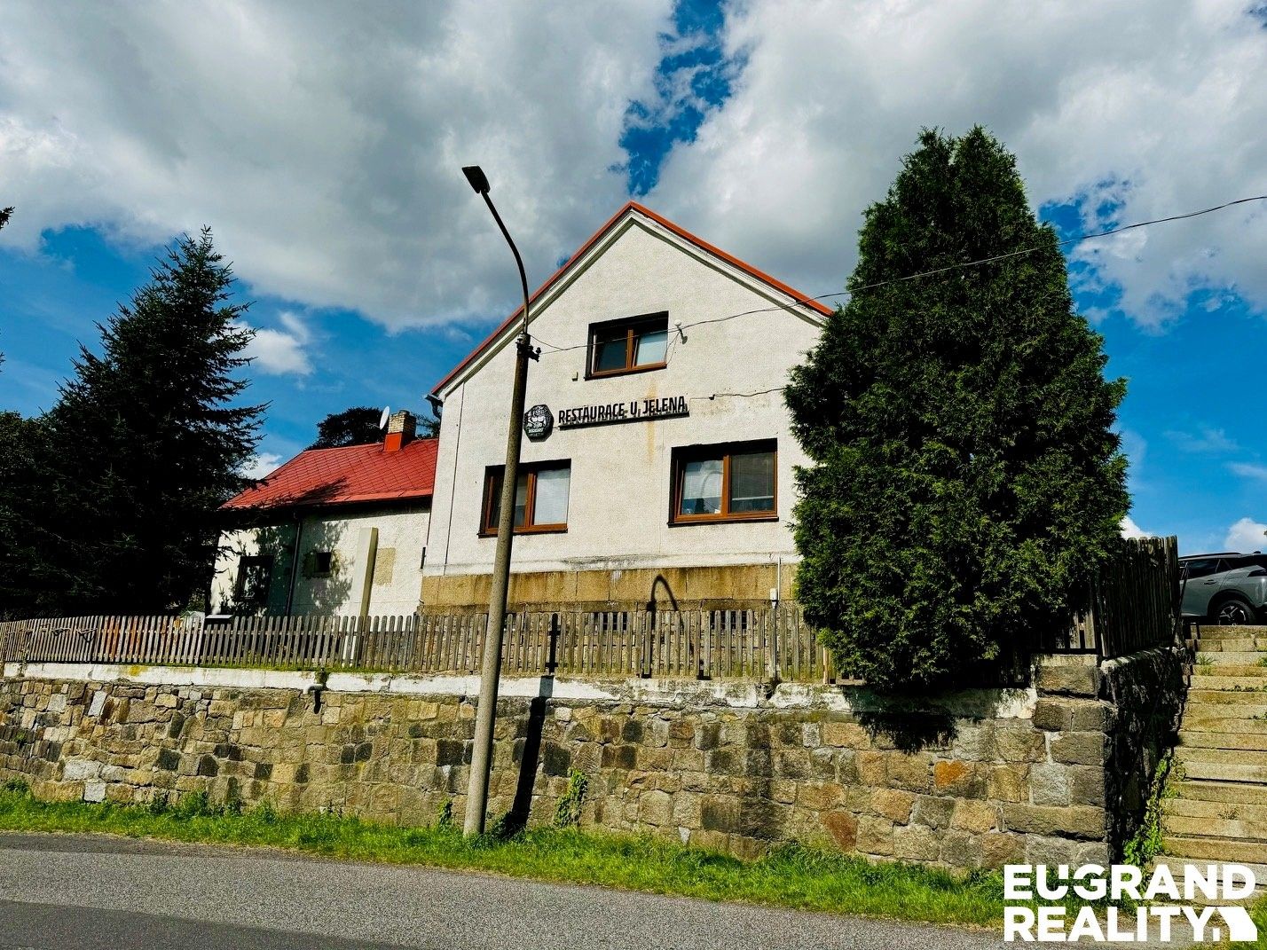 Restaurace, 350 m²