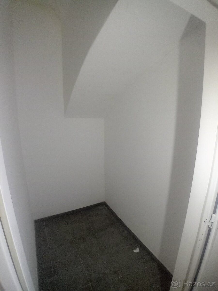 Sklady, Praha, 120 00