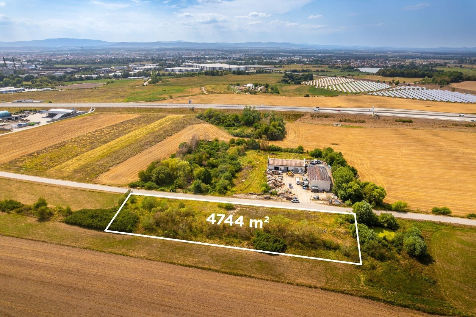 Komerční pozemek, 4 744 m²