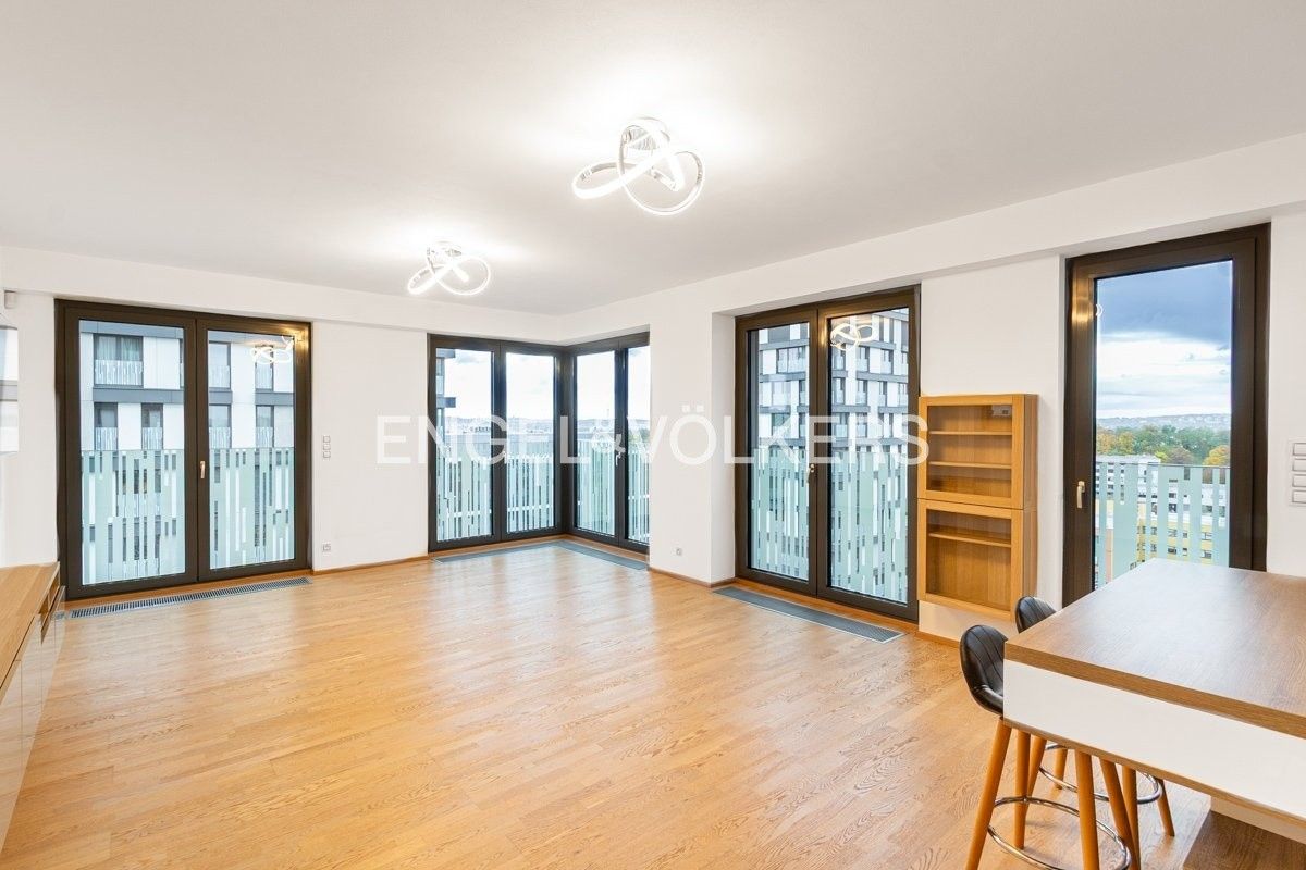 2+kk, Olšanská, Praha, 72 m²