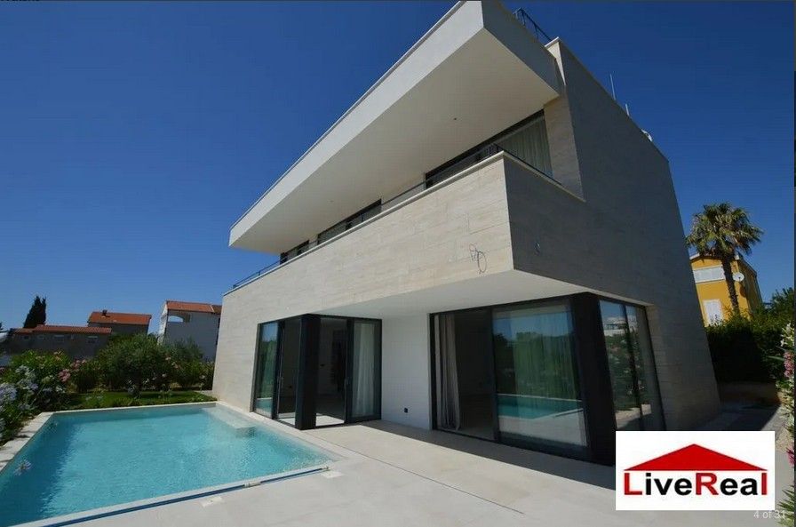 Rodinné domy, 987 66, Zahraničí