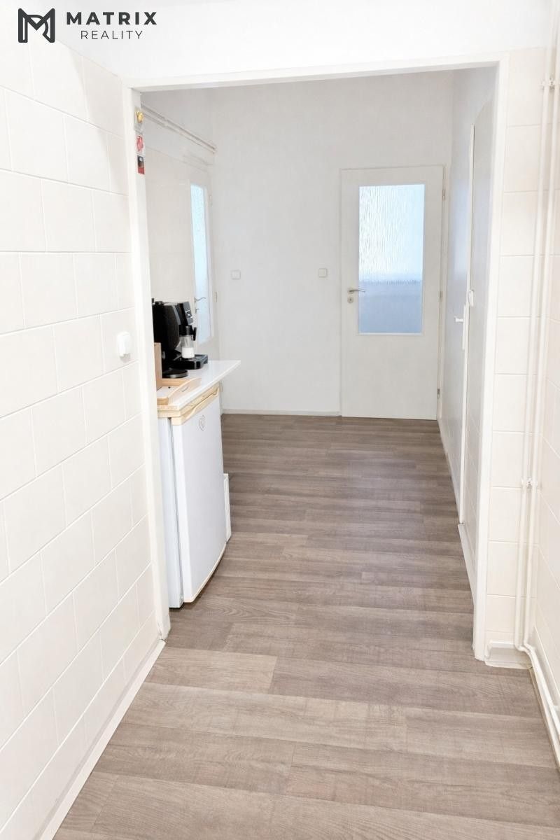 Pronájem kancelář - Českomoravská, Praha, 73 m²