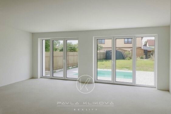 Rodinné domy, Tlučná, 330 26