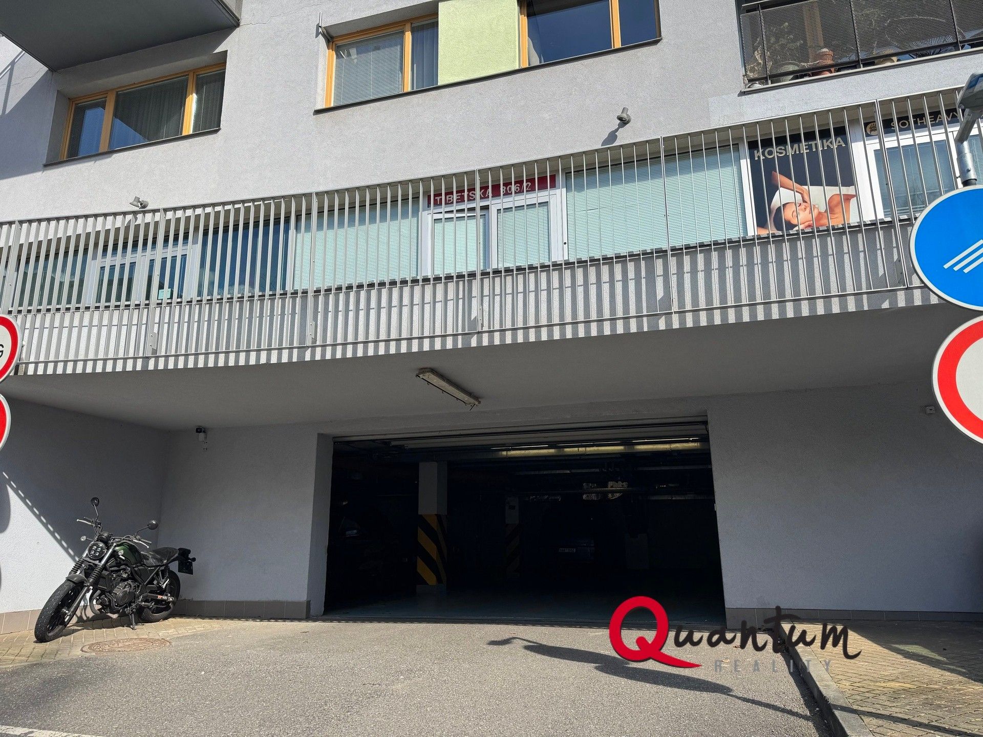 Pronájem garáž - Tibetská 806, Praha, 13 m²