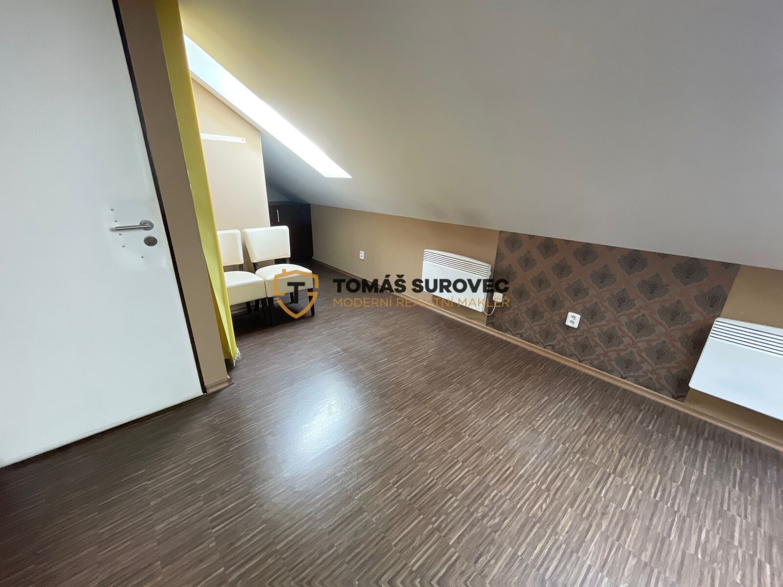 Pronájem komerční - Masarykovo náměstí, Valašské Klobouky, 28 m²