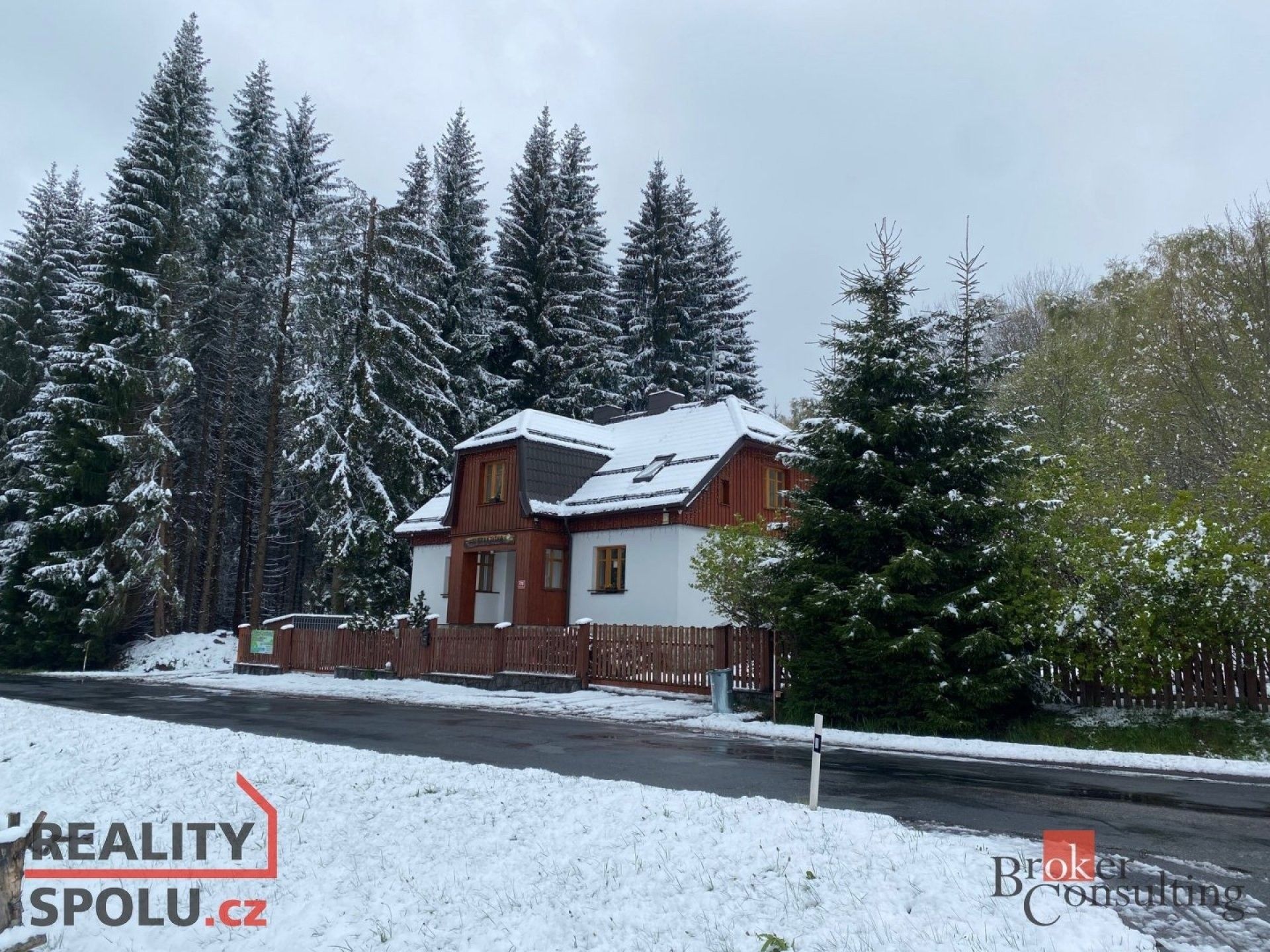 Prodej rodinný dům - Srní, 439 m²