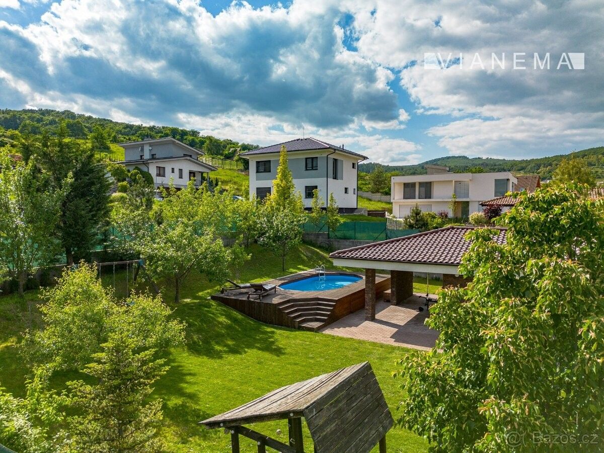 Prodej rodinný dům - 987 65, Slovensko