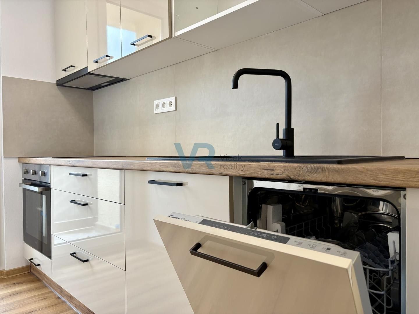 Prodej byt 2+1 - Slavče, 72 m²