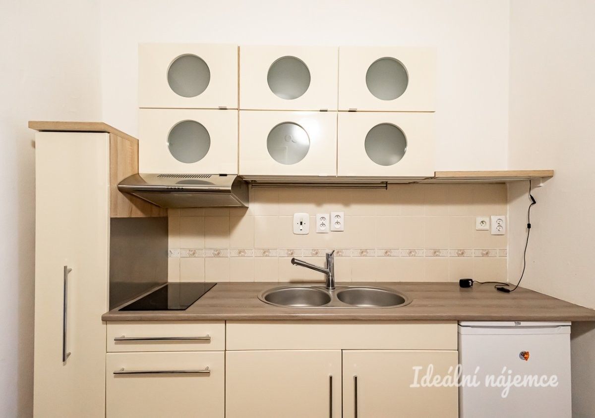 Pronájem byt 2+kk - Víta Nejedlého, Praha, 43 m²