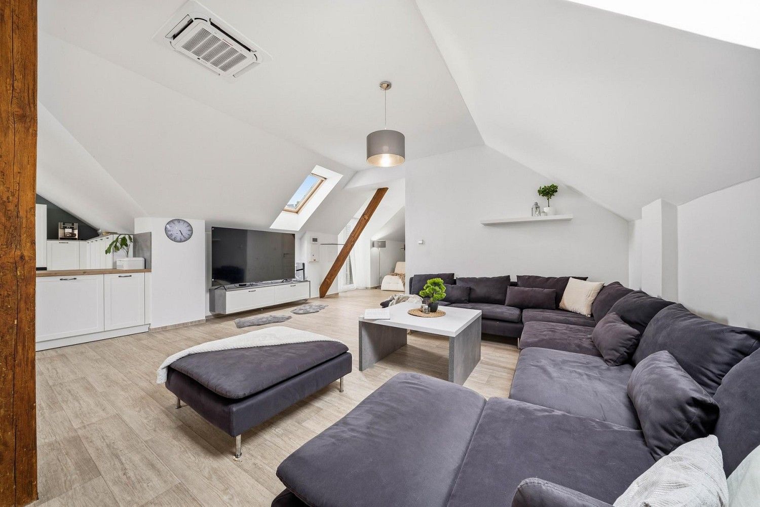 Prodej rodinný dům - Skvrňov, okres Kolín, Středočeský kraj, 288 m² - 5