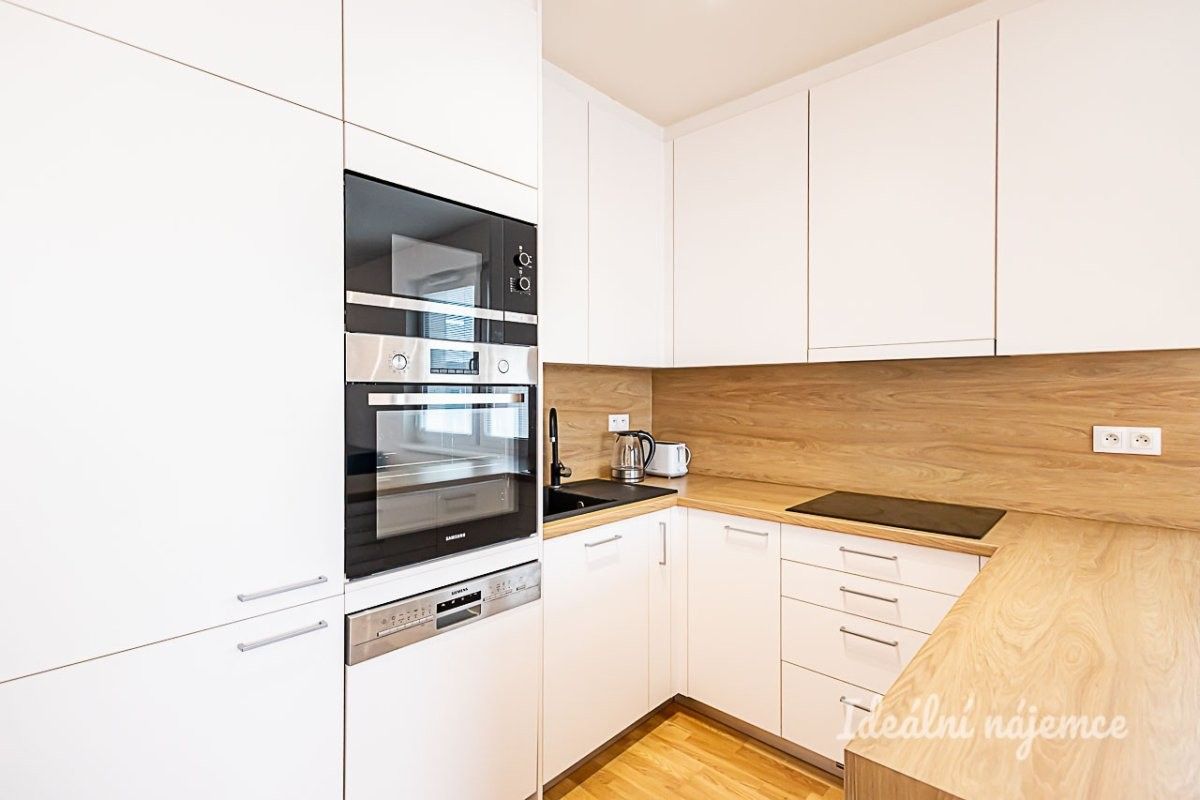 2+kk, Strnadových, Praha, 59 m²