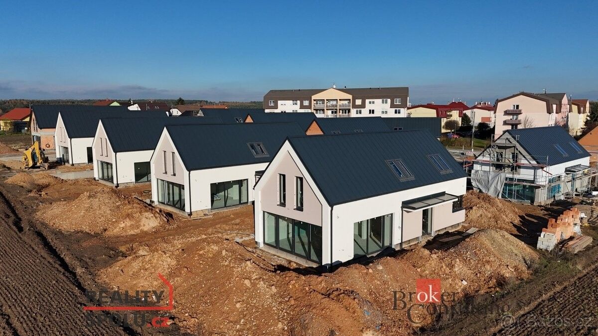 Rodinné domy, Tlučná, 330 26