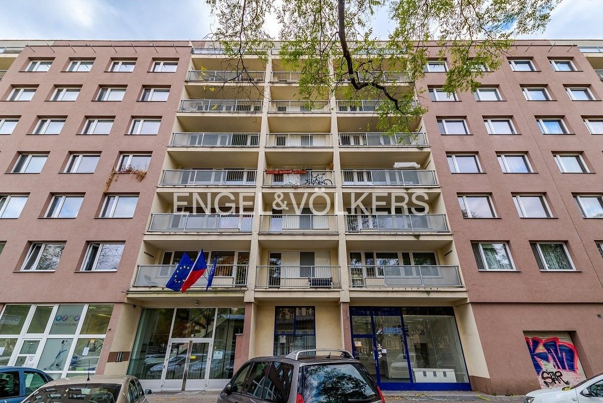 Obchodní prostory, Tusarova, Praha, 141 m²