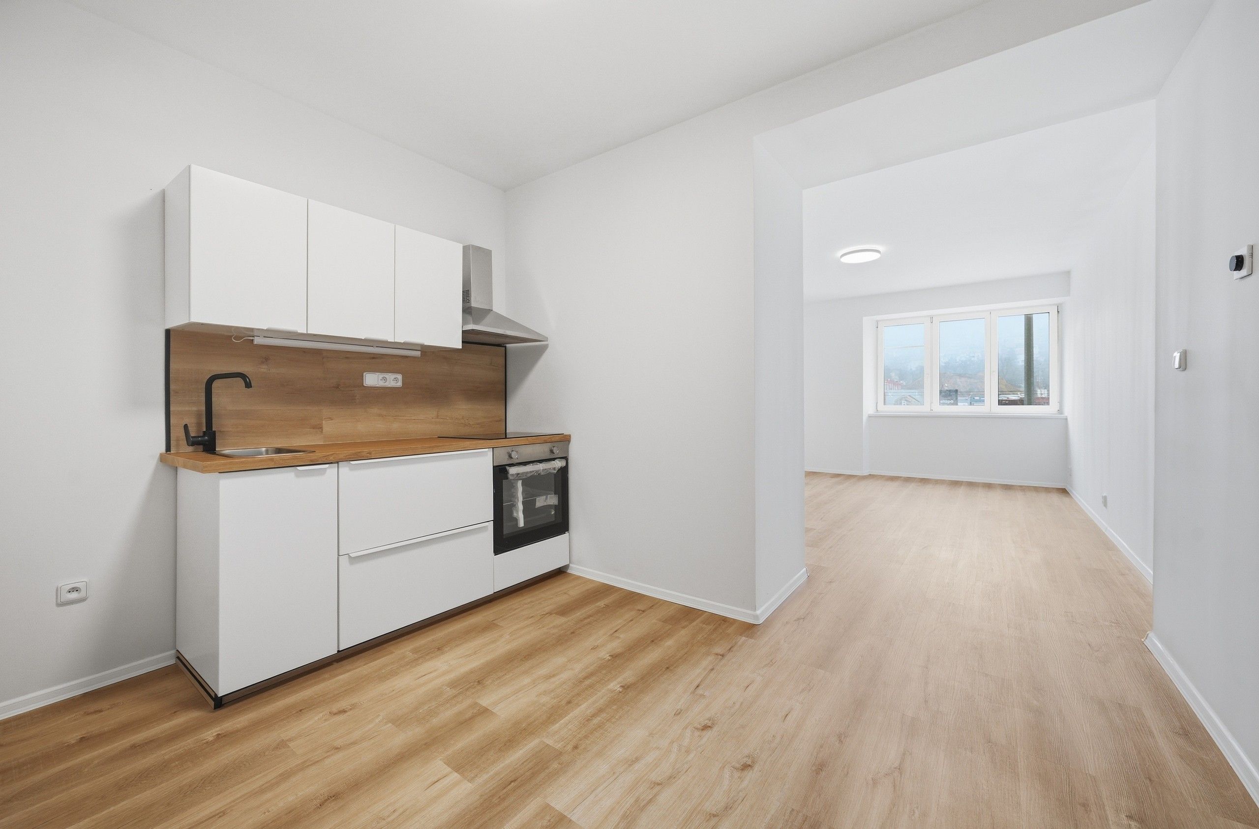 2+kk, Kolbenova , Praha, 60 m² - 1