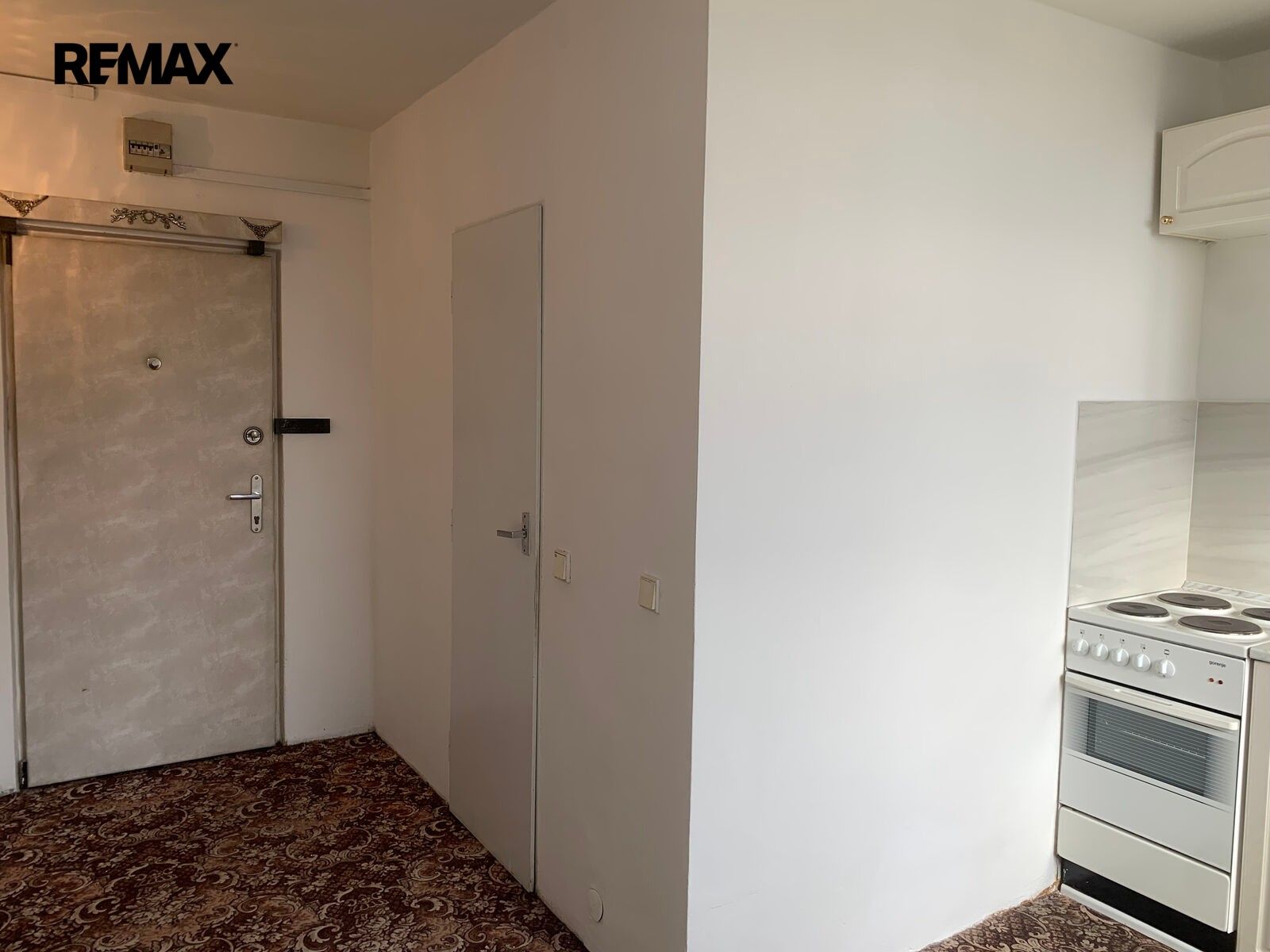 Pronájem byt 2+kk - Jabloňová 2136, Praha Záběhlice, 32 m² - 5