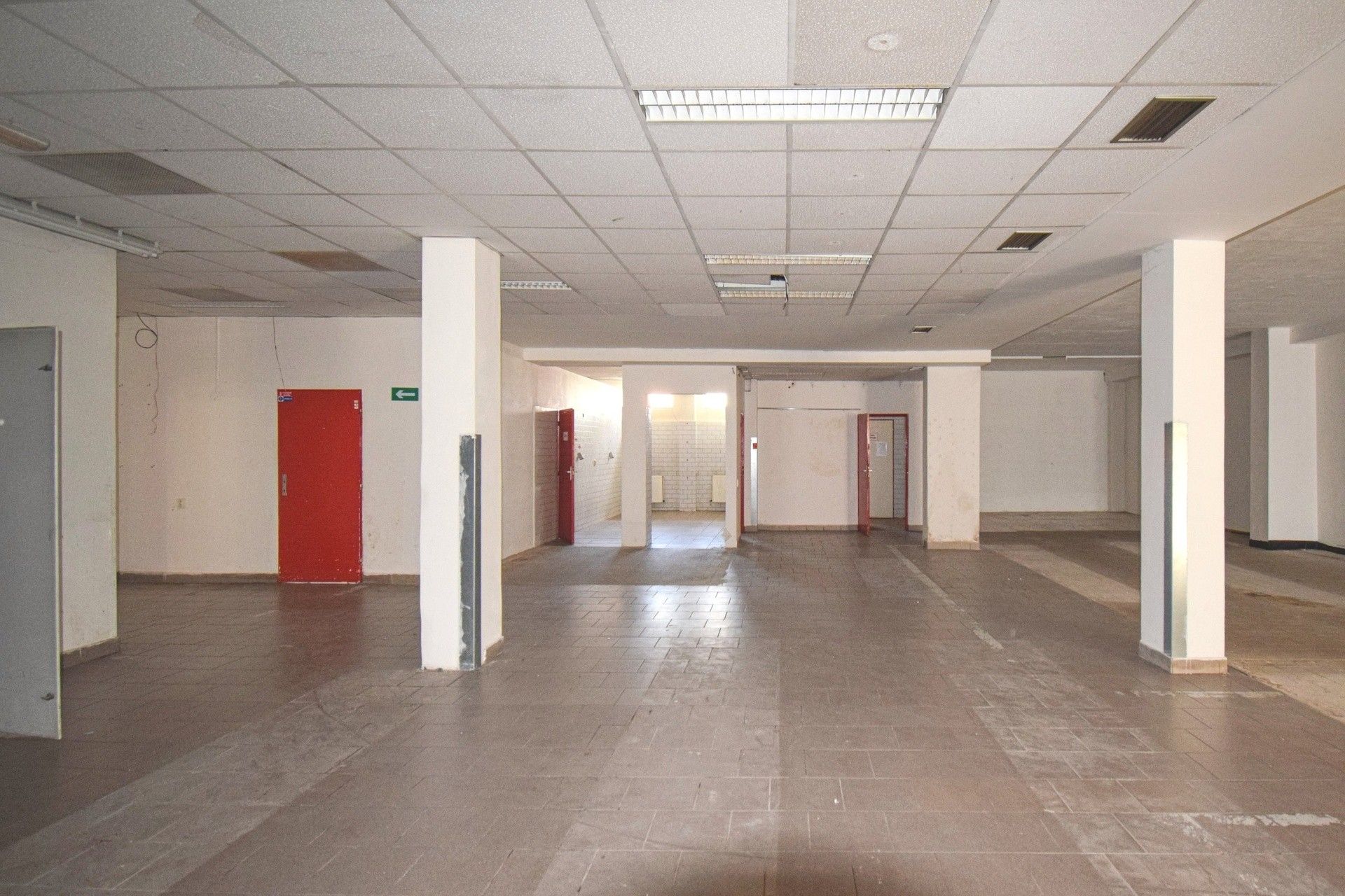 Pronájem obchodní prostory - Sousedská, Plzeň, 350 m²