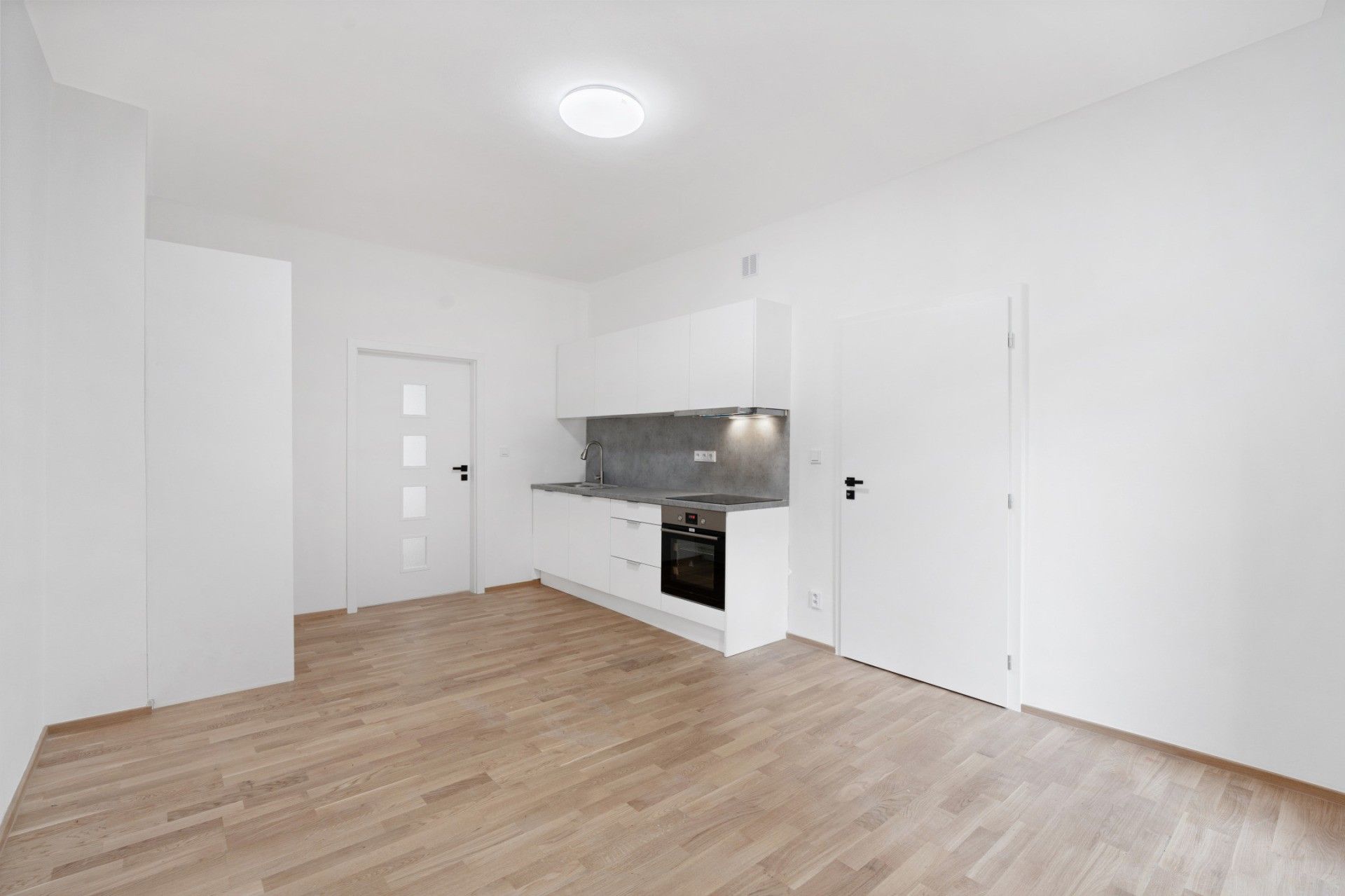 2+kk, Národní obrany, Praha, 55 m²