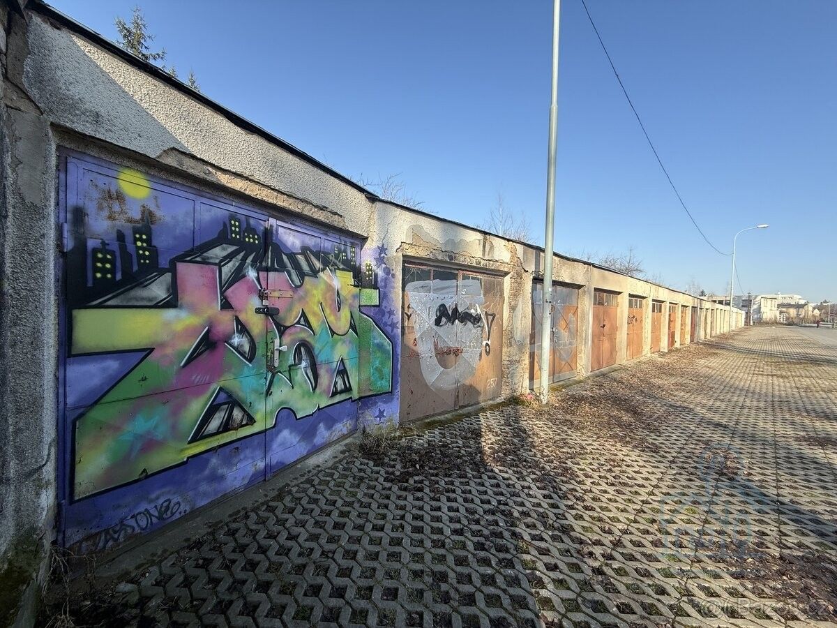 Garáže, Praha, 196 00