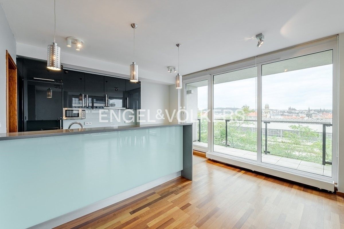 Pronájem byt 4+kk - Italská, Praha, 134 m²