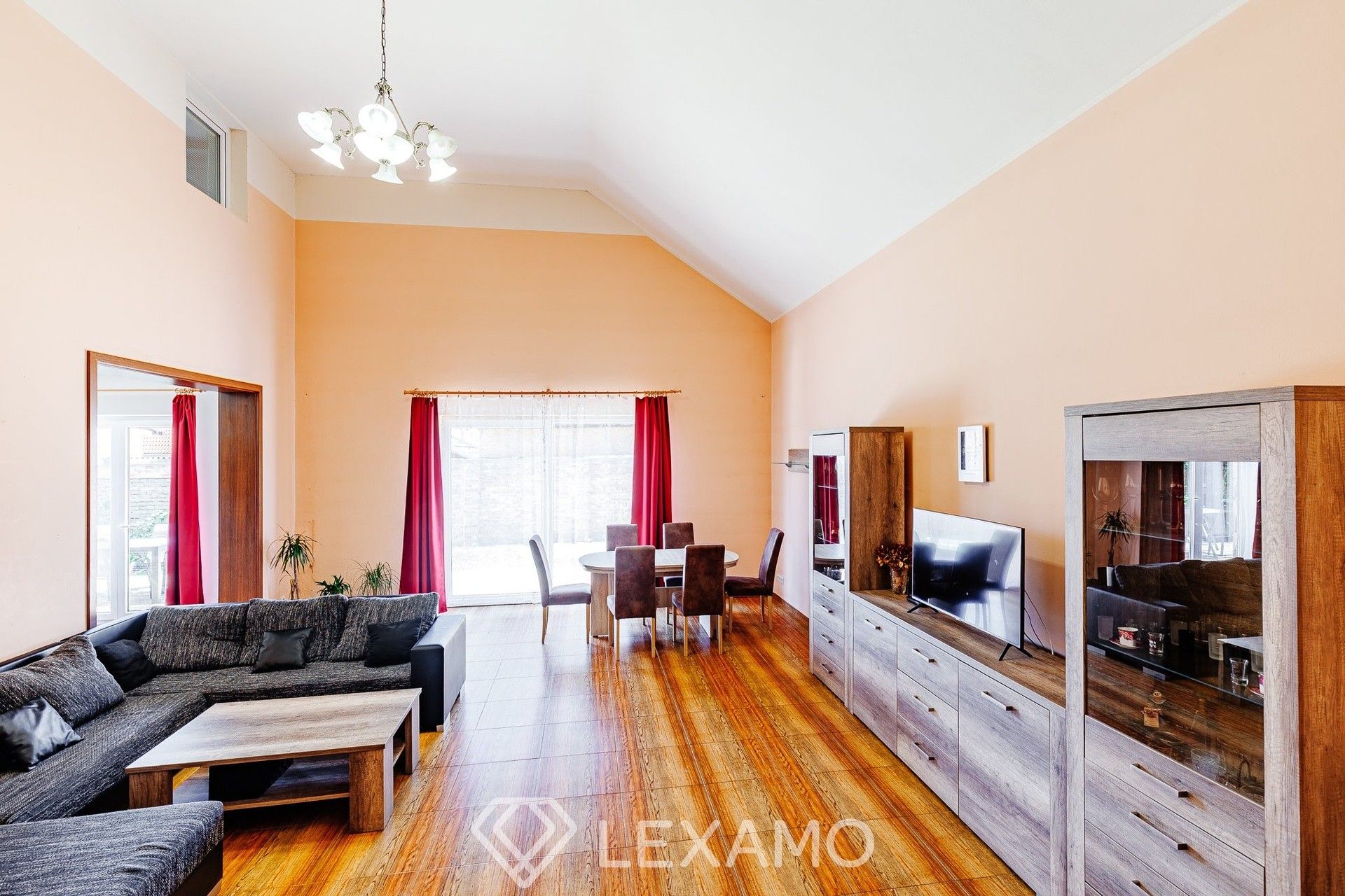 Prodej rodinný dům - Hevlín, 160 m²