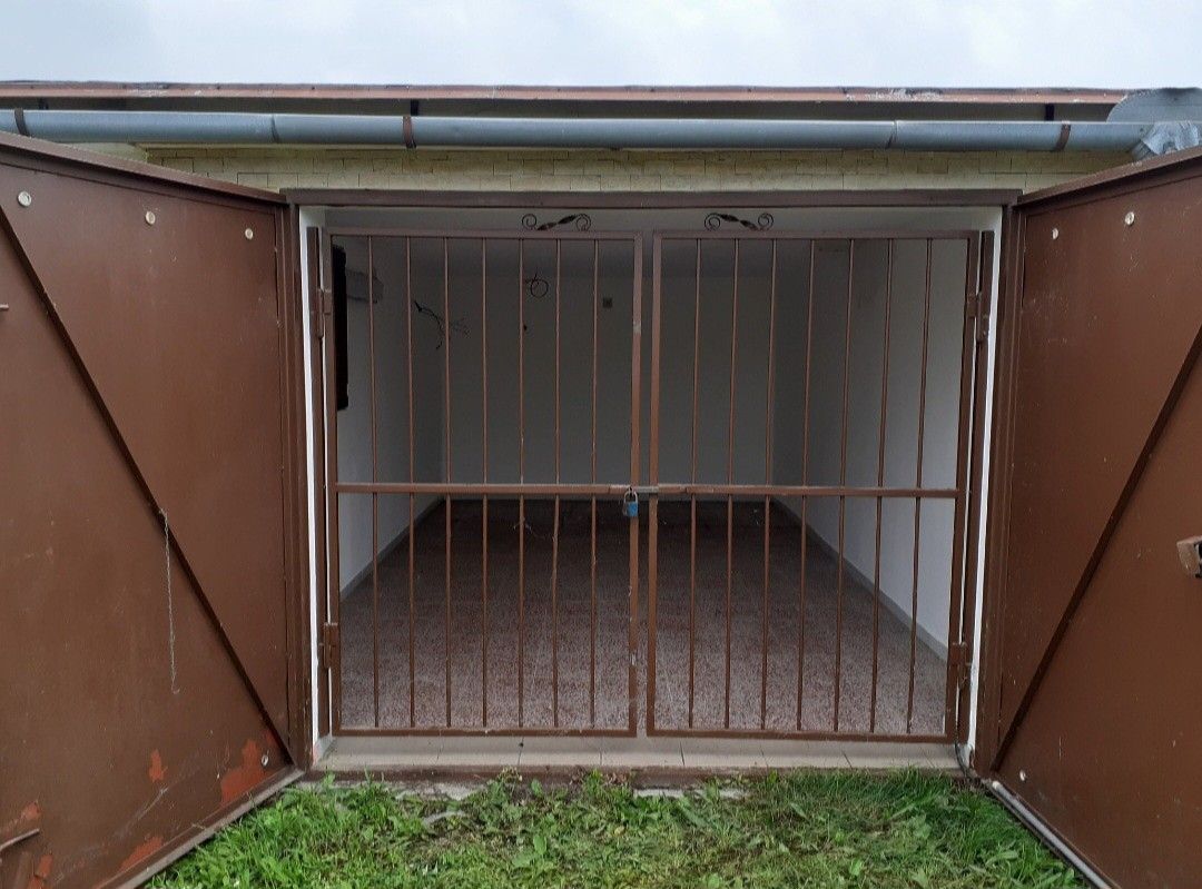 Garáže, Velké Opatovice, 679 63