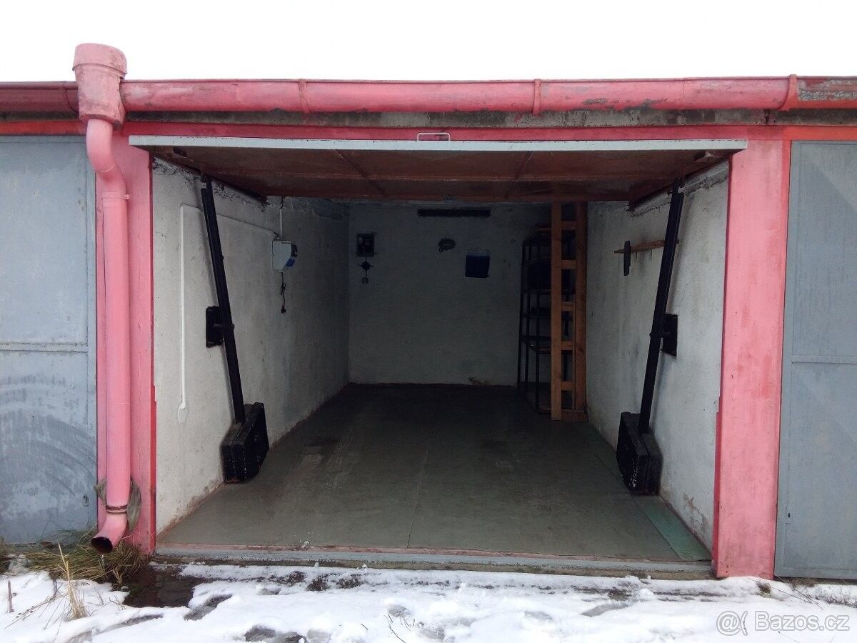 Garáže, Plzeň, 301 00