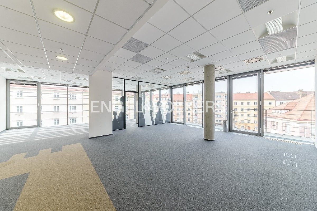 Pronájem kancelář - Jankovcova, Praha, 564 m²