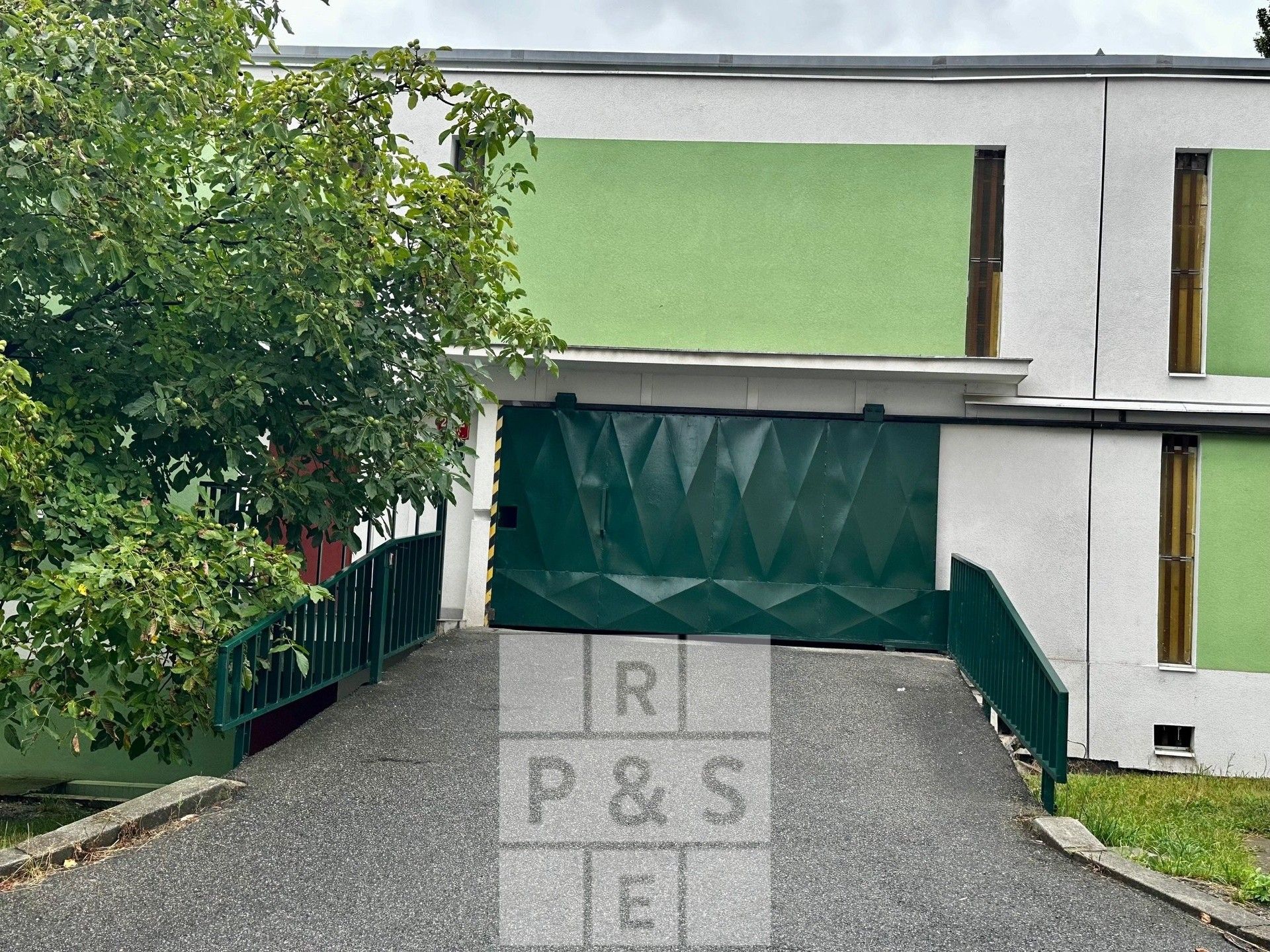 Prodej garáž - Pavrovského, Praha, 18 m²