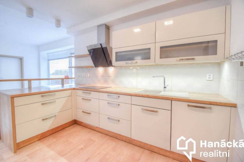 3+kk, Jarmily Glazarové, Olomouc, 83 m²