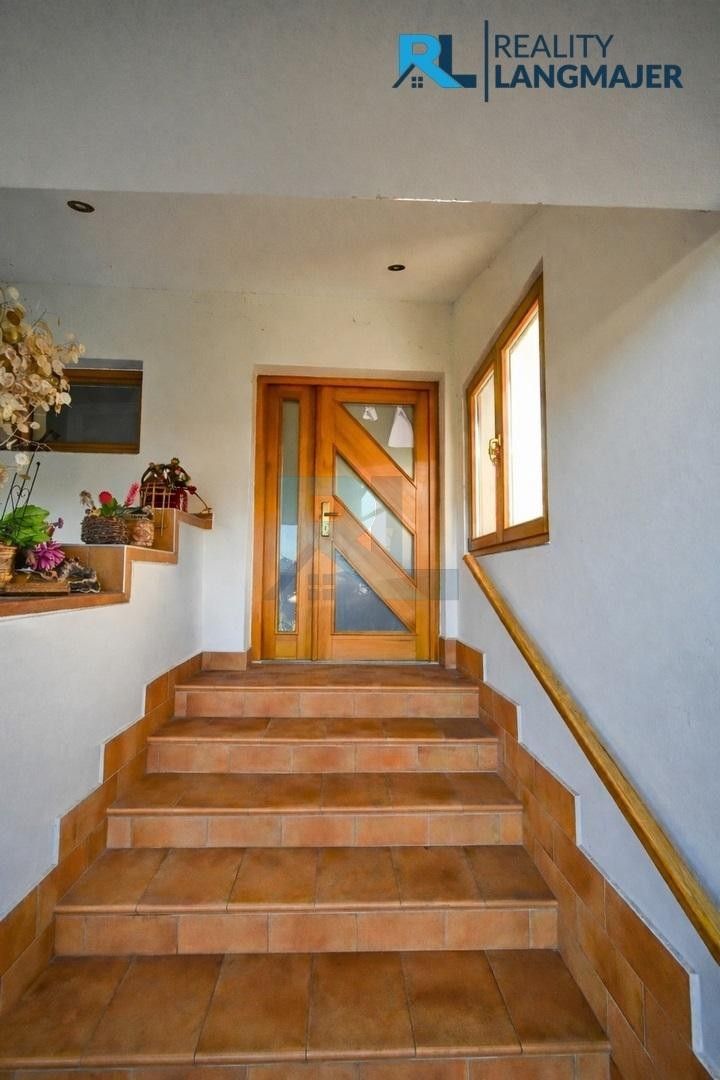 Prodej rodinný dům - Líně, 225 m²