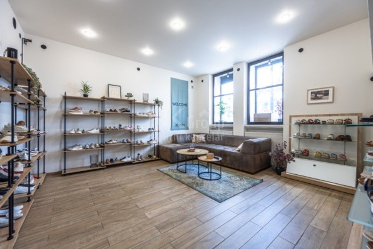 Obchodní prostory, Rašínovo nábřeží, Praha, 120 m² - 1