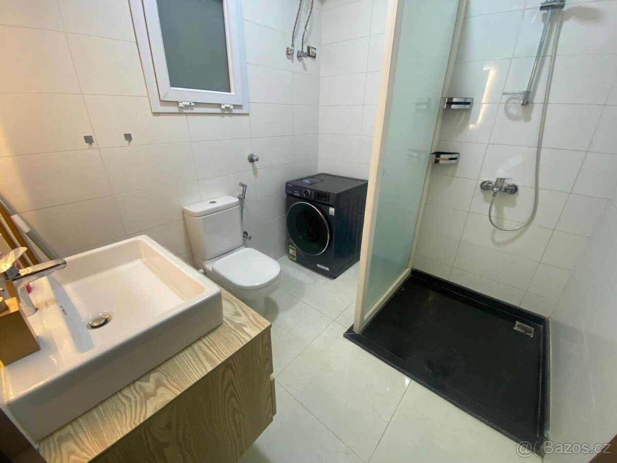 Byty, 987 66, Zahraničí