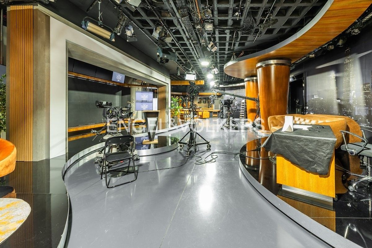 Pronájem kancelář - Hartigova, Praha, 678 m²