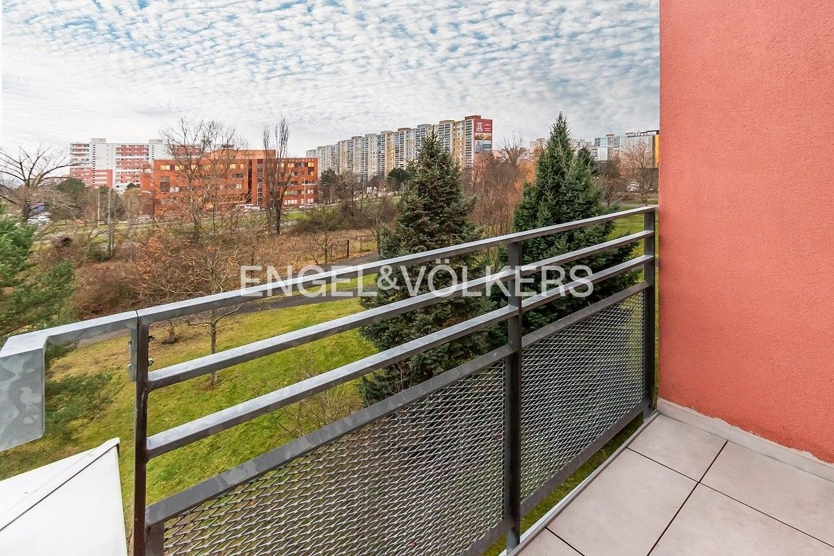 Pronájem byt 2+kk - Hnězdenská, Praha, 50 m²