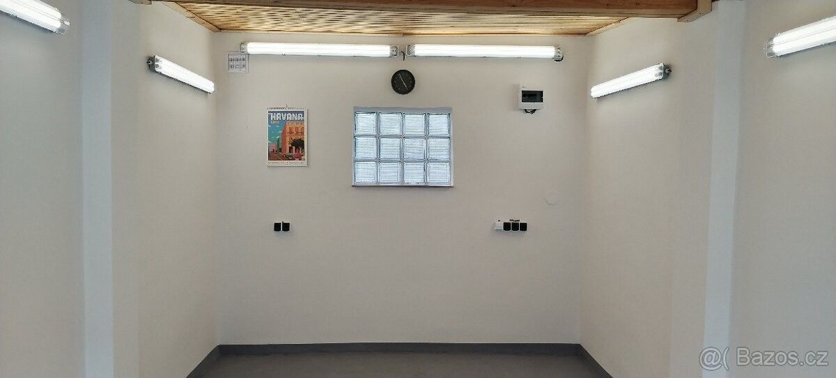 Garáže, Děčín, 405 02