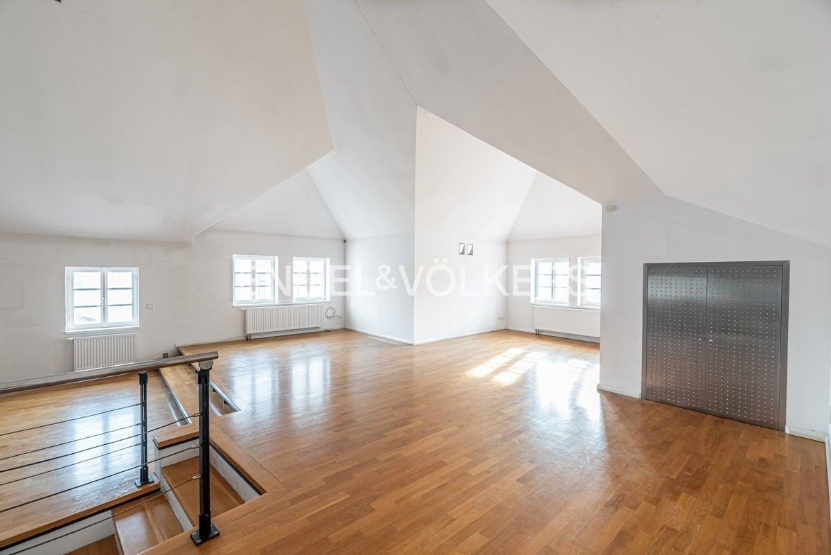 Památky, Na Kampě 498, Praha, 390 m²