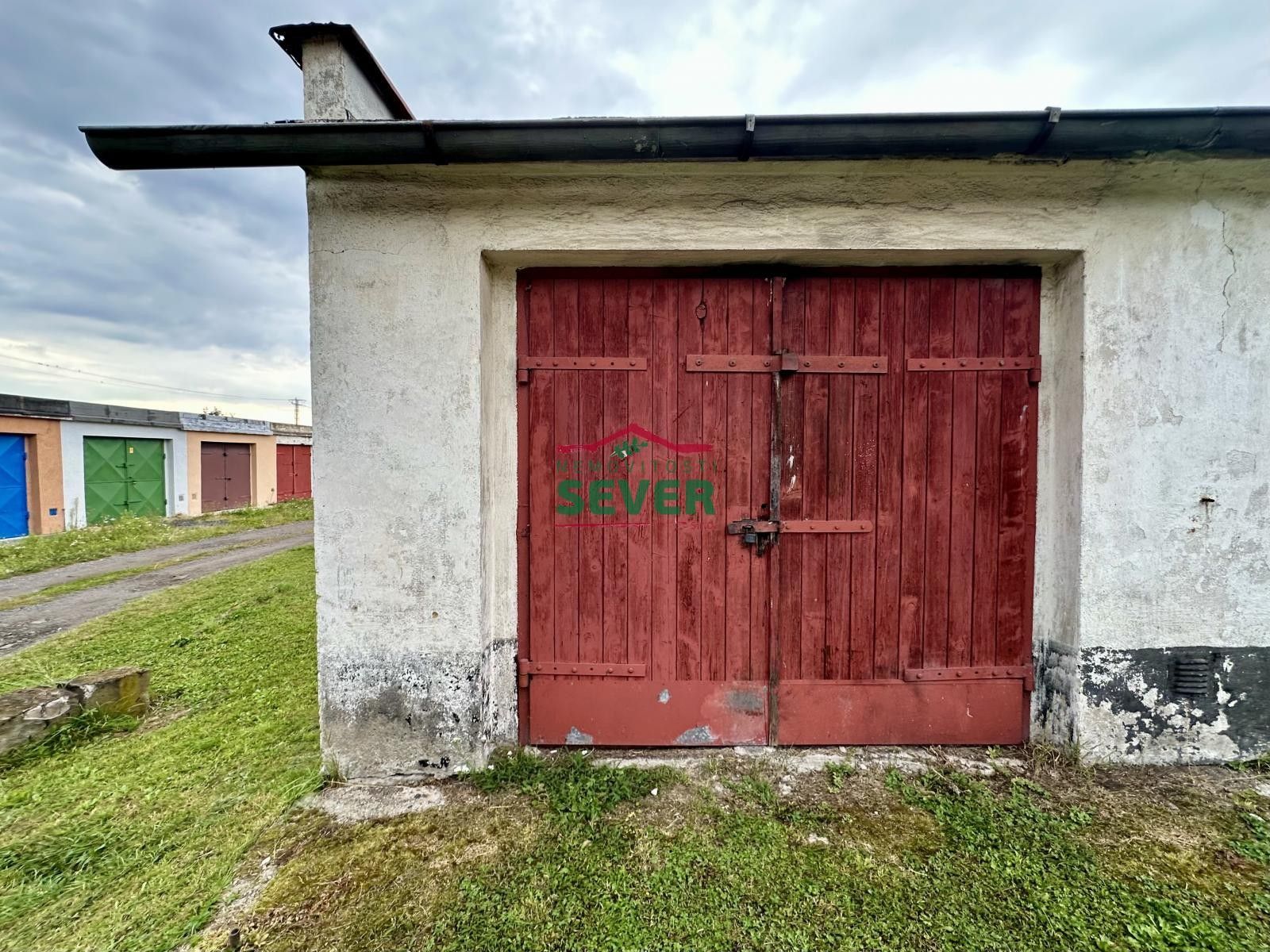 Garáže, Čepirohy, Most, 22 m²