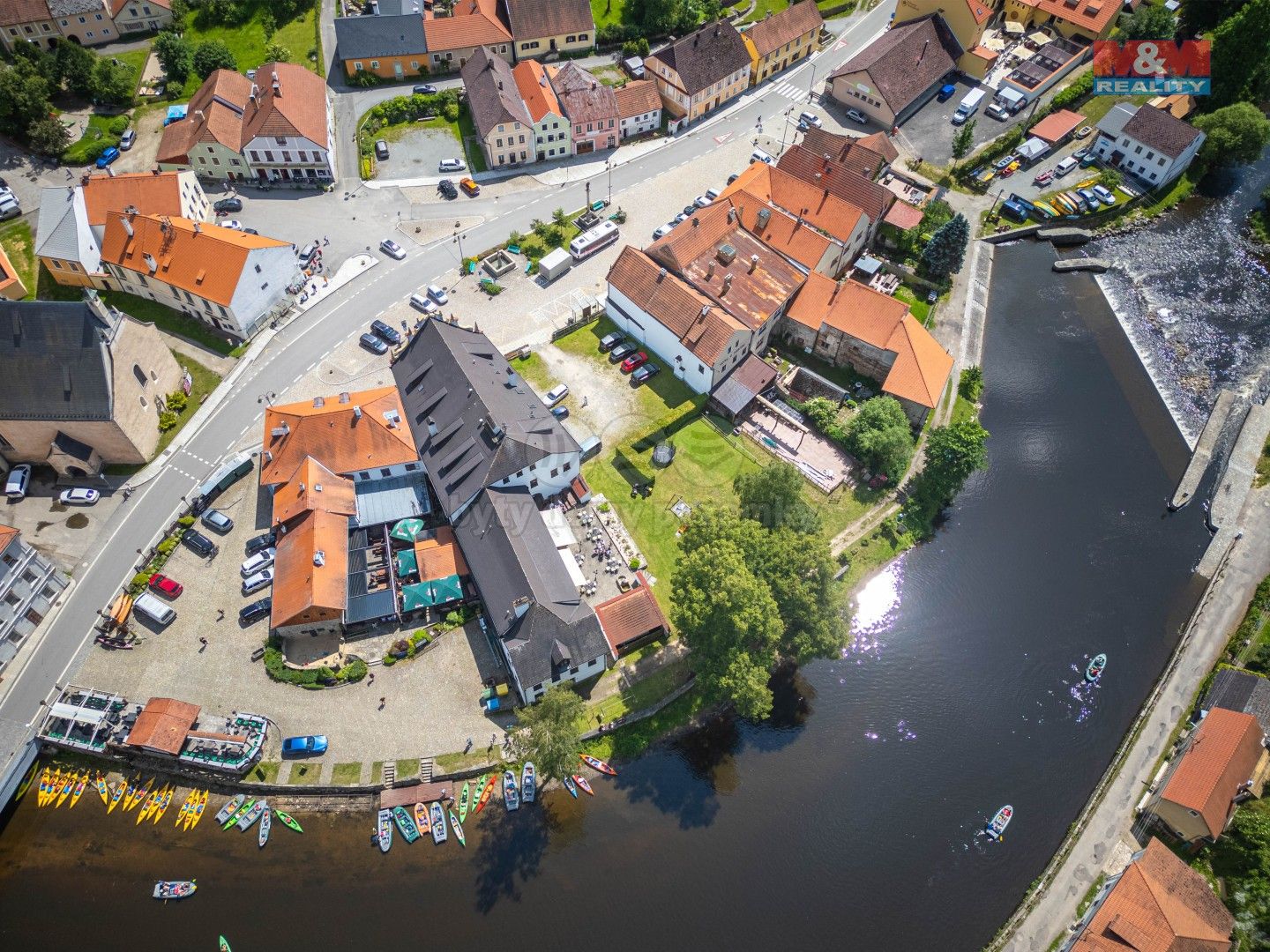 Prodej ubytovací zařízení - Rožmberk nad Vltavou, 1 860 m²