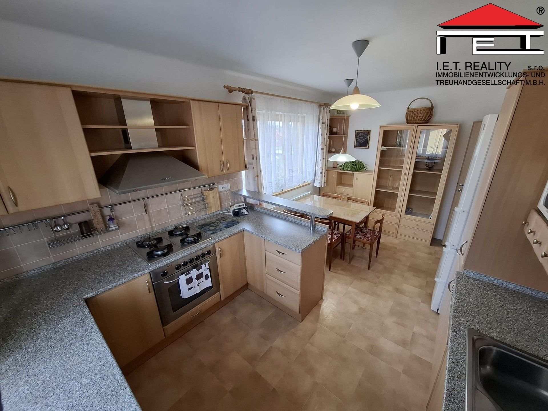 Pronájem byt 4+1 - Hostavice, Praha, 95 m²