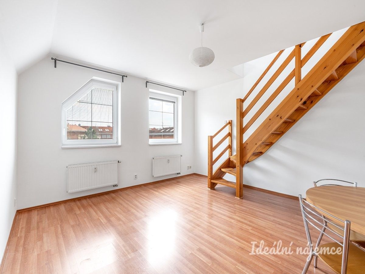 Byt 2+kk · 74 m² · Věštínská, Praha - 3