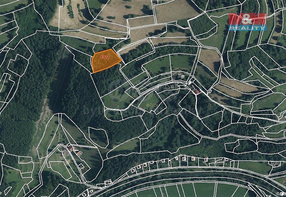 Louka, 3 025 m²
